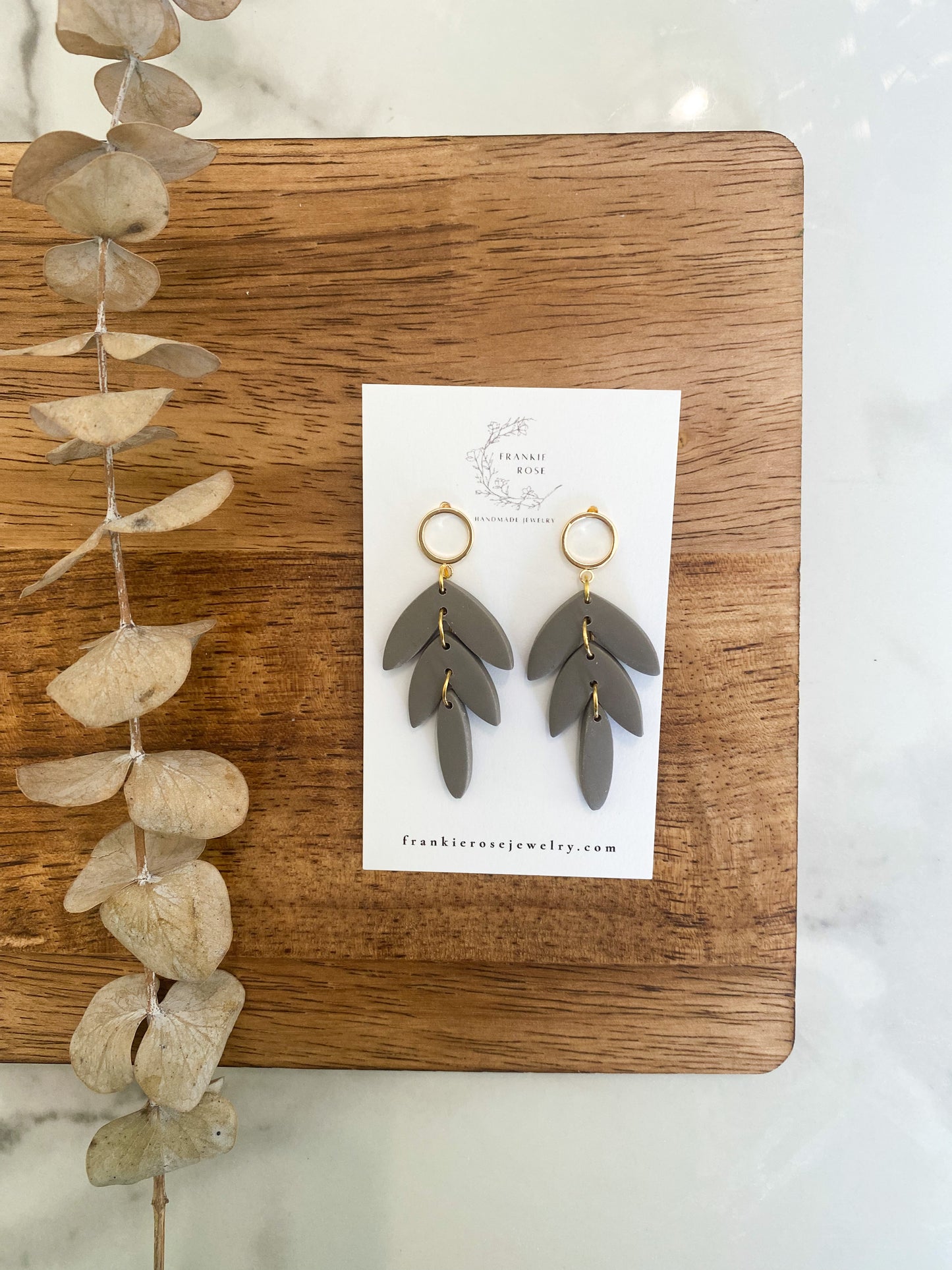 Neutral colored dangly leafs | clay earrings