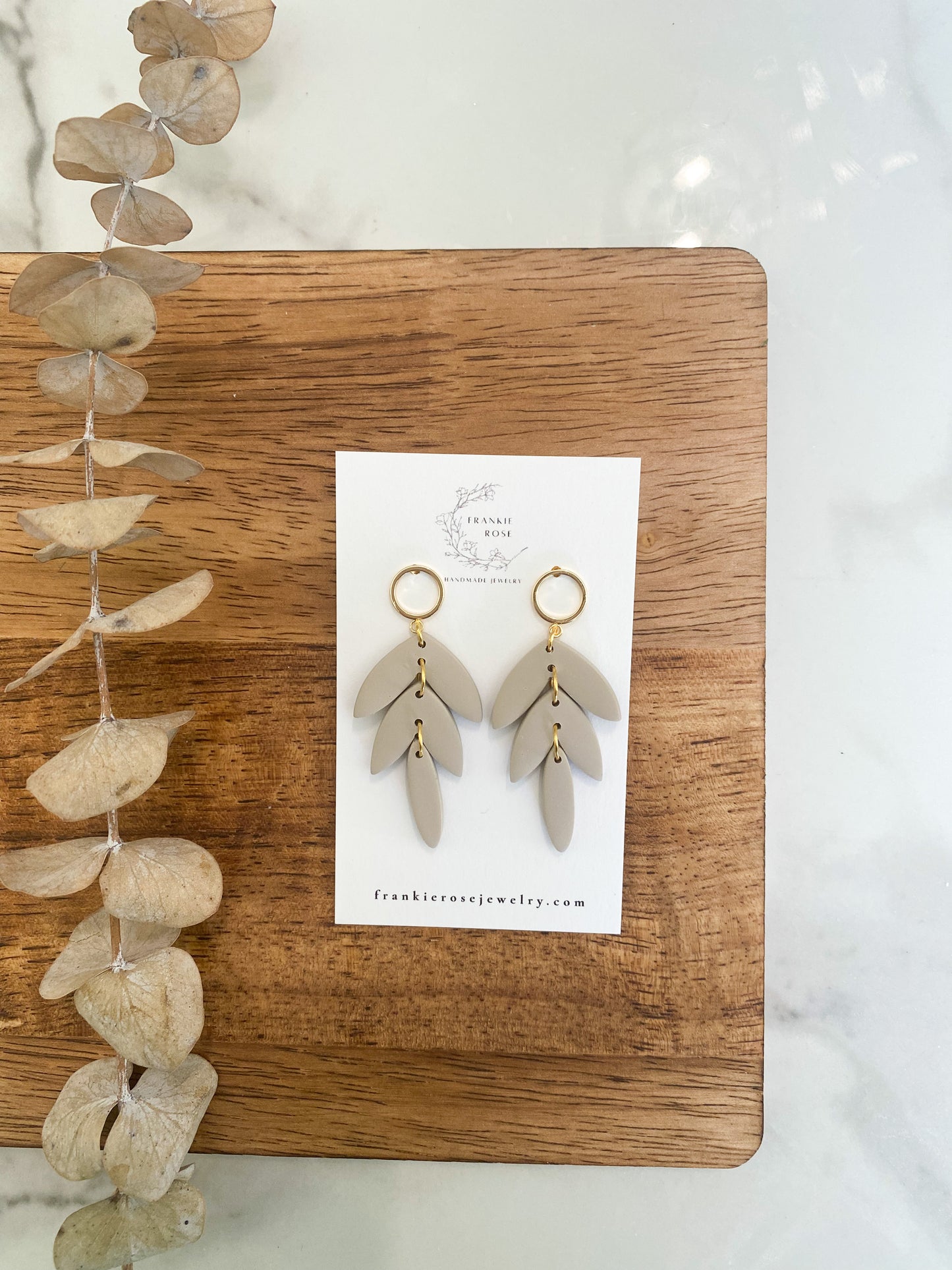 Neutral colored dangly leafs | clay earrings