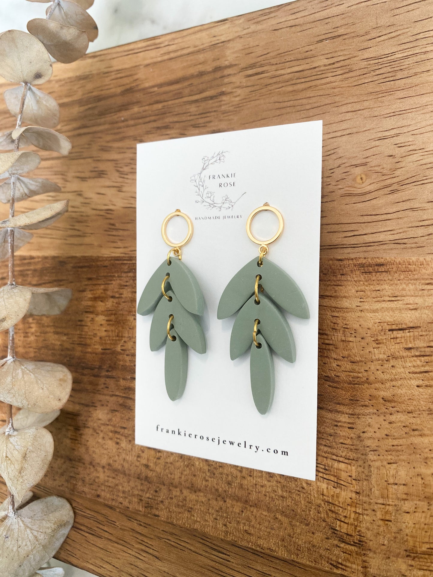 Neutral colored dangly leafs | clay earrings